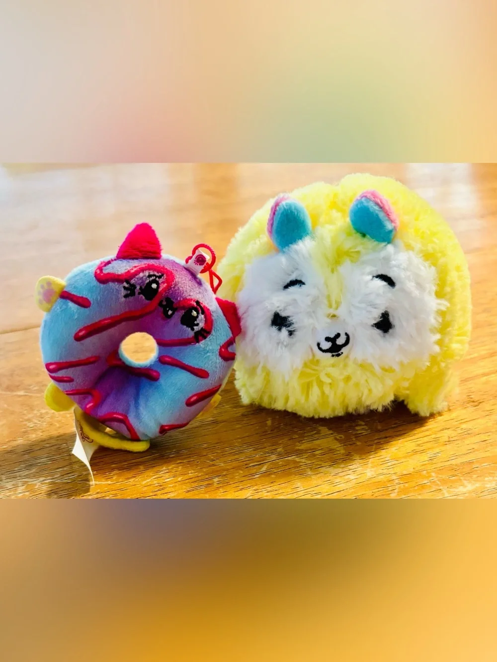 Pikmi Pops S3 FLIPMI PDQ Flips - Reversible and donut Pikmi keychain